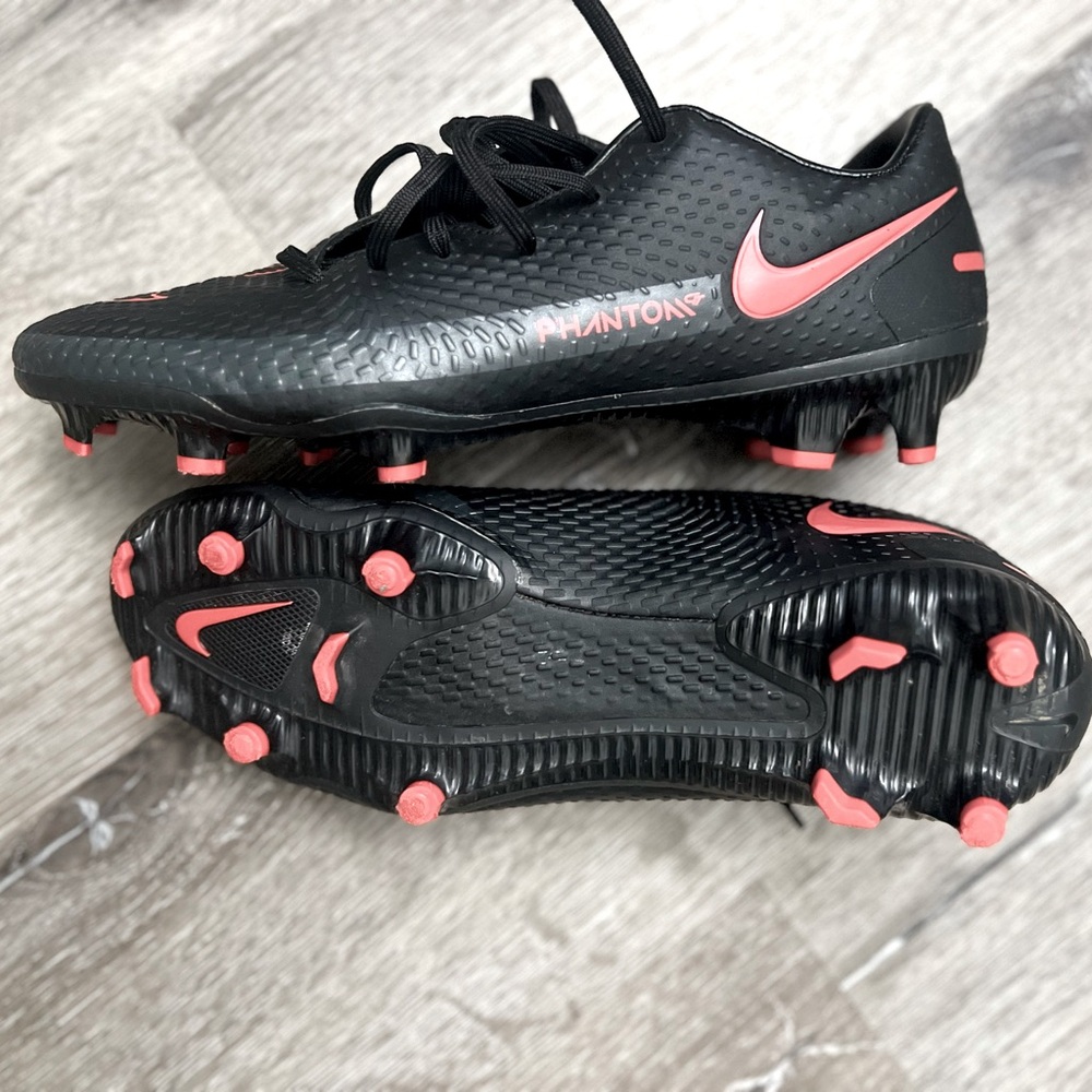 Nike Cleat Phantom, size 8, Black and Red.